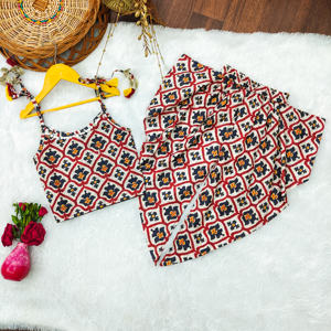 ชุดเซ็ตแฟชั่นสไตล์ชาติพันธุ์สำหรับสาวๆ ยี่ห้อ Shoryam - เสื้อครอปพิมพ์ลายสีแดงเลือดหมู แห้งเร็ว ทันสมัย พร้อมกางเกงทรงดอที สำหรับงานปาร์ตี้และโอกาสพิเศษ - Product Image 1