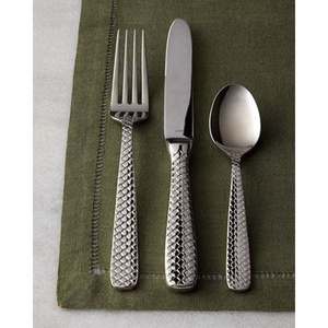 Meilleure vente couteau en acier inoxydable plaqué argent fourchette cuillère poignée en relief cuillère de luxe ensemble de fourchettes et couteaux - Product Image 3