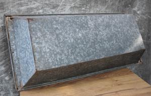 ที่ปลูกต้นไม้โลหะชุบสังกะสีแบบดั้งเดิมกระถางต้นไม้สำหรับตกแต่งสวนแบบโบราณ - Product Image 5