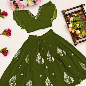 Ensemble Lehenga Choli Shoryam Fashion pour filles, vert Mehendi, longueur au sol, tenue ethnique, chemisier à volants, tenue de soirée, broderie Ghagra Choli - Product Image 1