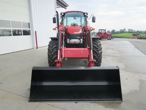 Tracteur à roues Case IH Farmall 110C de qualité supérieure avec pompe moteur et boîte de vitesses, composants essentiels inclus, disponible à la vente - Product Image 2