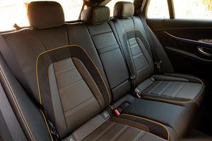 Mercedes-AMG E-63 S Wagon 2023 con Techo Corredizo, Faros Delanteros, Cámara Trasera de 360°, Asientos Eléctricos - Product Image 2