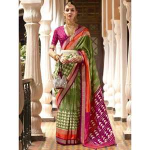 Elegant <b>Green</b> Patola <b>Silk</b> Saree Digital Printed for Occasions & Weddings - Product Image 2