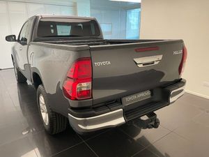 2018 para Toyota HiLux Caja de cambios manual usada Asientos de tela Interior oscura FWD Drive - Product Image 3
