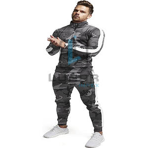 ชุดจ๊อกกิ้งช่วยให้สามารถระบายอากาศและยืดหยุ่นได้เสื้อลายทางตัวหนายืดจากปกคอตั้งและกางเกงขาเรียวเล็ก - Product Image 1