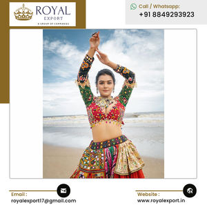 Concessionnaire de confiance vendant des vêtements ethniques indiens Navratri spécial beurre soie Lehenga Choli avec miroir travail au meilleur prix - Product Image 3