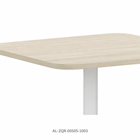 Table de réunion carrée compacte avec plateau en bois grainé beige clair et piédestal blanc pour les zones de réception et de discussion au bureau