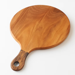 Plateau de service rond en bois avec manche en bois foncé et finition émaillée Planche décorative élégante pour servir des fruits et du fromage - Product Image 1