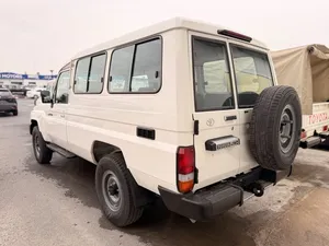 Meilleur prix pour un SUV diesel 4x4 à toit rigide, conduite à droite, véhicule de qualité export - Product Image 4