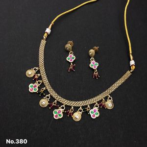 Collier en or de style vintage serti d'émeraude de rubis et d'émail floral Bijoux ethniques parfaits pour des occasions spéciales - Product Image 6