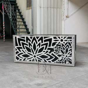 Barra de Bar Desmontable para Bodas, Personalizada, de Acero Inoxidable Negro y Plateado, con Panel con Recortes Florales y Cubierta de Vidrio Templado Espejado - Product Image 3