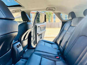 Véhicule d'occasion 2022 R X 350, faible kilométrage, transmission automatique, sièges en cuir, toit ouvrant panoramique, transmission intégrale, en vente - Product Image 4