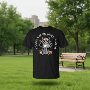 T-shirt promozionale con un procione che dichiara: "Sono io che sarò il problema" - Product Image 3