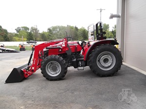 Tracteur agricole d'occasion 4x4 Massey Ferguson 4707 75 CV AGCO POWER 2025 avec 3ème fonction, Power Shuttle, joystick, grille de protection, pompe de boîte de vitesses - Product Image 5
