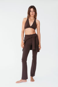 100% poliéster Color marrón de talla grande liso en blanco Yoga gimnasio Atlético Scrunch Flare leggings mujeres personalizado impreso Flare Leggings - Product Image 3