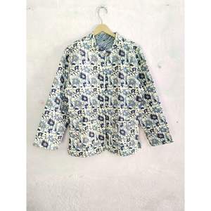 เสื้อแจ็กเก็ตพิมพ์ลายดอกไม้สไตล์โบฮีเมียนสำหรับผู้หญิงเสื้อโค้ทผ้าฝ้ายแฮนด์เมดอินเดียยาวสั้นระบายอากาศเหมาะเป็นของขวัญสำหรับเธอ - Product Image 3