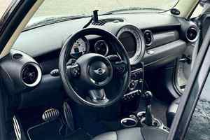 Clubman S 2024 d'occasion, Coupé, Intérieur foncé, Sièges en cuir, Boîte manuelle, Caméra de recul, Volant à gauche, Écran tactile - Product Image 3