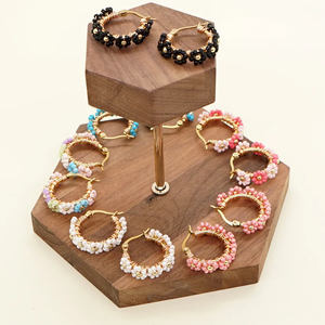 Boucles d'oreilles créoles classiques en émail coloré faites à la main, conçues pour les bijoux artistiques féminins - Product Image 1