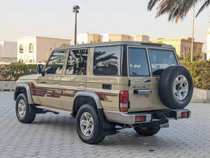 Vers yota Land Crui ser 2013 - Product Image 3