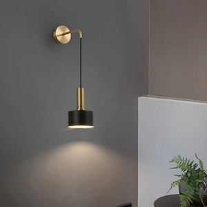 Lámpara de Pared Geométrica de Metal Dorado de Diseño Italiano, Colección en Oferta, Iluminación Decorativa para Sala de Estar, Dormitorio y Hogar - Product Image 2