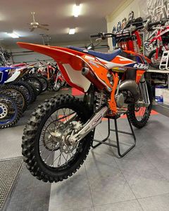 Moto tout-terrain abordable noire Talaria X3 49cc quatre temps, moteur central 12V 5Ah 8000W, moto de course, vitesse maximale 61-80 km/h, 620 mm - Product Image 3