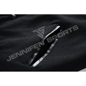 Mangas de cuero PU de alta calidad, chaqueta universitaria, parches bordados Chenillie, Material de concha, lana, cierre de botón, forro interior - Product Image 6