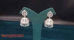 Pendientes modernos de latón a la moda para mujer decorados con piedras AD brillantes para compromisos, fiestas, funciones de boda - Product Image 4