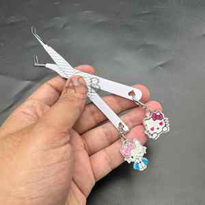 แหนบขนตาจับเพชรเคลือบสีตามสั่งตราโลโก้ส่วนตัวแหนบปลายสลักรูปหัวใจ - Product Image 1