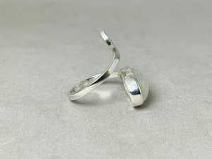 Venta al por mayor de fábrica Popular minimalista Arco Iris piedra lunar anillo hecho a mano Plata de Ley 925 joyería Vintage diseño en espiral joyería - Product Image 6