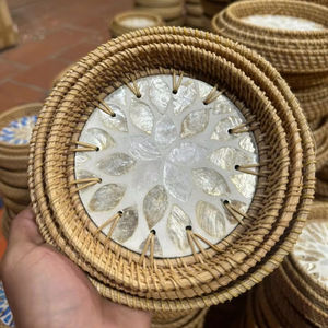 Plateau en rotin naturel fabriqué au Vietnam avec incrustation artistique de nacre pour le service et l'exposition - Product Image 1