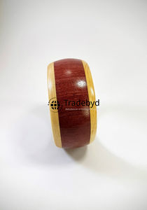 Bracelets en bois faits à la main pour femmes avec une touche tribale et bohème par Tradebyd - Product Image 3