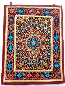 Panel decorativo de terciopelo Zari para colgar en la pared de gallo dorado bordado para el hogar decoración festiva Gallo colgante de pared hecho a mano - Product Image 4