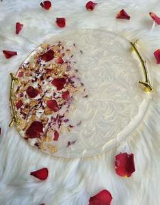 Bandeja de servicio de resina de grado de diseñador creada para inspirar comidas de lujo y hermosas estrategias de organización del hogar - Product Image 1