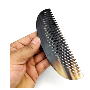 Cuerno hecho a mano Herramientas de estilismo Peine Cuerno de búfalo Peine para el cabello Peines de cuerno real al mejor precio color natural - Product Image 4