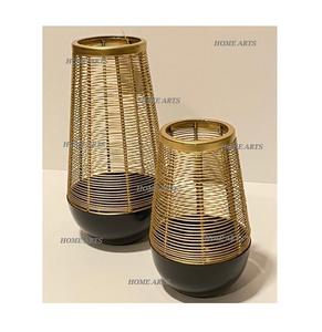 Lot de 2 bougeoirs en fer couleur or de différentes tailles bougeoirs de forme ronde avec qualité exclusive à vendre - Product Image 1