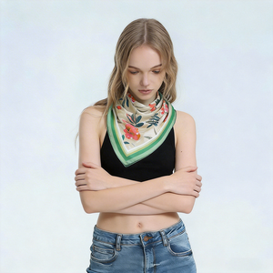 Foulard carré pour femme 70x70cm, motif floral, en polyester, bandana, foulard pour cheveux, léger, foulard de cou, foulard tendance, vente en gros personnalisée - Product Image 3