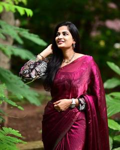 ชุดคอลเลกชั่นส่าหรีแบบพรีเมี่ยมของผู้หญิงตาข่ายนิ่มประดับด้วยผ้าปักลวดลายสวยงามสำหรับงานปาร์ตี้ชุดผ้าไหมอวกาศ - Product Image 2