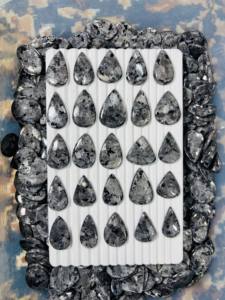 ลาร์วิไคต์แท้ 100% หินกึ่งมีค่าทรงหลังเบี้ย จำนวนมาก สำหรับบำบัดและทำสมาธิ - Product Image 3