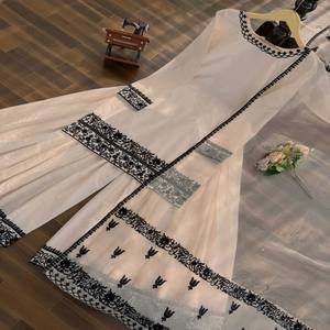 Conjunto Kurti Pantalón Dupatta VASTRA COTTAGE Premium con Bordado de Hilo y Encaje de Seda Organza, Completamente Cosido, Ropa Étnica de Diseñador - Product Image 5