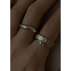 Anillo Solis con Diamante Redondo de 0.5 Quilates y Diseño Acanalado para Compromiso - Product Image 3