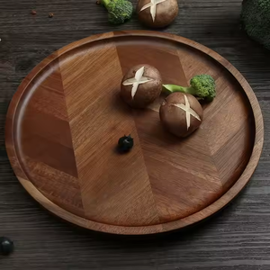 Assiettes en bois rustiques pour une expérience culinaire de style ferme par l'artisanat du croissant - Product Image 2