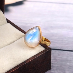 Bague en argent sterling 925 plaqué or rose, sertie classique, forme poire, pierre de lune arc-en-ciel - Product Image 6