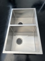 Évier de cuisine double cuve en acier inoxydable 304 de haute qualité 755x450mm carré brossé à encastrer 2 trous Norme internationale