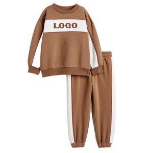 Ensembles de survêtements unisexe à rayures latérales pour garçons personnalisés Vente en gros d'hiver en coton à manches longues Ensemble de survêtement deux pièces pour enfants - Product Image 1