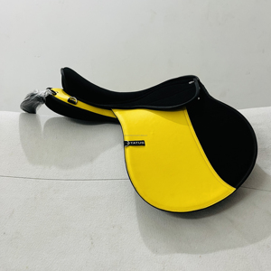 อานม้าแบบสังเคราะห์สำหรับกระโดดข้ามสิ่งกีดขวาง ทนทาน พร้อมโลโก้ OEM ปรับแต่งสีและขนาดได้ตามต้องการสำหรับการขี่ม้า - Product Image 2