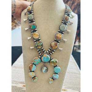 Ensemble de colliers Squash Blossom en turquoise plaqué or et argent sterling de Darrin Livingston Royston - Product Image 2