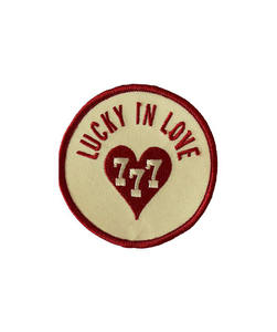 Diseños de bordado personalizados con capa adhesiva y borde merrow para marcas textiles profesionales - Product Image 4