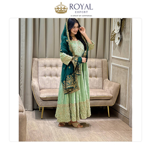 Traje Anarkali de Terciopelo y Seda con Bordado Zari, Diseño de Alta Calidad, Nuevo Estilo, Hermoso, Disponible en Stock - Product Image 4