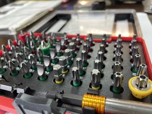 ชุดไขควง MRM 62 ชิ้น พร้อมที่เก็บแม่เหล็ก และอุปกรณ์เสริม 3 ชิ้น บรรจุในกล่องแข็ง ผลิตในไต้หวัน - Product Image 4