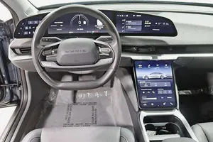 LUCID AIR PURE 2025 USADO (LHD/RHD) - Product Image 4